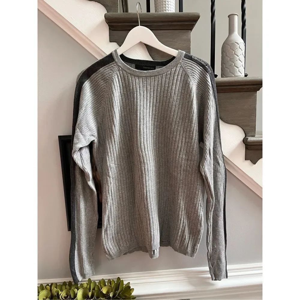 Calvin Klein Jeans Gray Logo Shoulder Sweater sz M